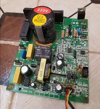 Carte électronique pour tapis roulant