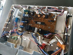 Réparation carte électronique réfrigérateur américain Samsung au niveaux de circuit intégré